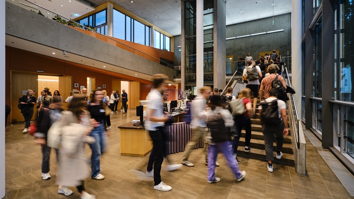 Foto: André Wagenzik Eingangsbereich der Ärztekammer Berlin während einer Veranstaltung